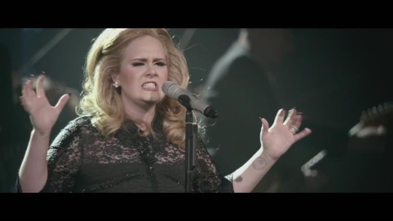 Adele: Είδε νυχτερίδα και έπαθε σοκ!