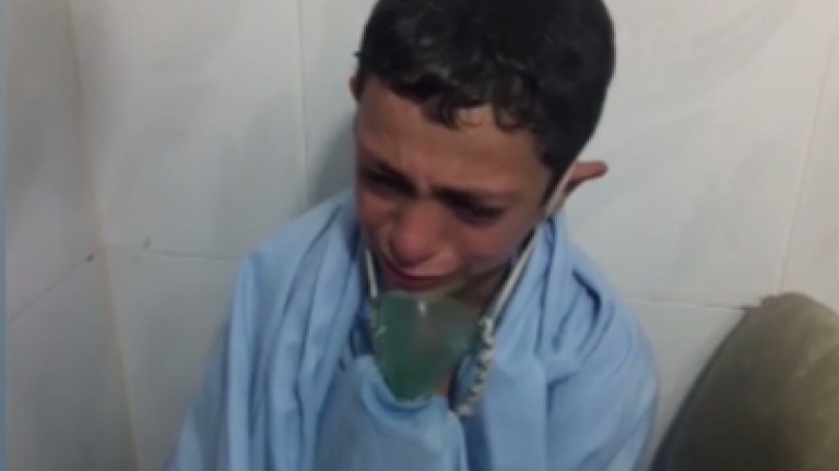 Συγκίνηση προκαλεί ένα βίντεο που κάνει το γύρο του κόσμου και δείχνει ένα αγόρι να ρωτάει δακρυσμένο αν πρόκειται να πεθάνει