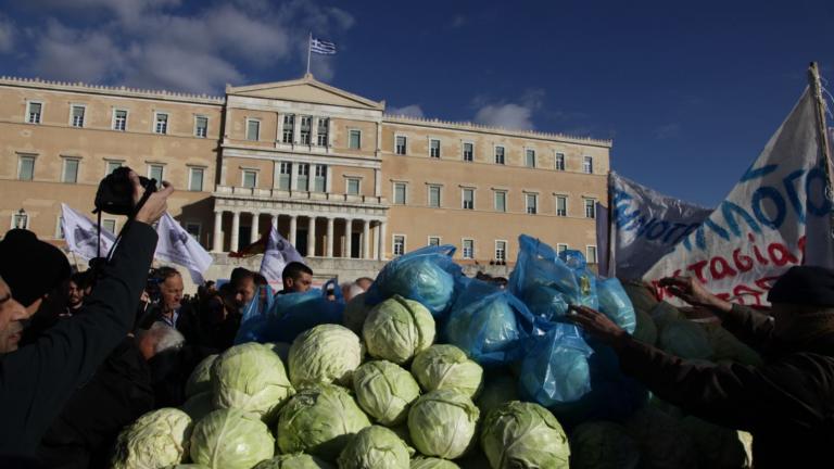 Στο Σύνταγμα οι αγρότες - Θα επιδώσουν ψήφισμα στη Βουλή