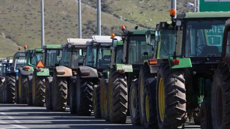 Σε τρίωρο αποκλεισμό της Εθνικής Οδού Λάρισας–Κοζάνης προχώρησαν οι αγρότες