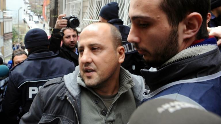 Συνελήφθη ο διακεκριμένος δημοσιογράφος Αχμέτ Σικ