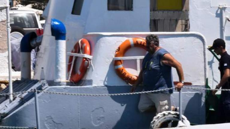 Eλεύθεροι αφέθηκαν ο πλοίαρχος του πλοίου και ένας μέλος του πληρώματος χωρίς να ασκηθούν εναντίον τους ποινικές διώξεις