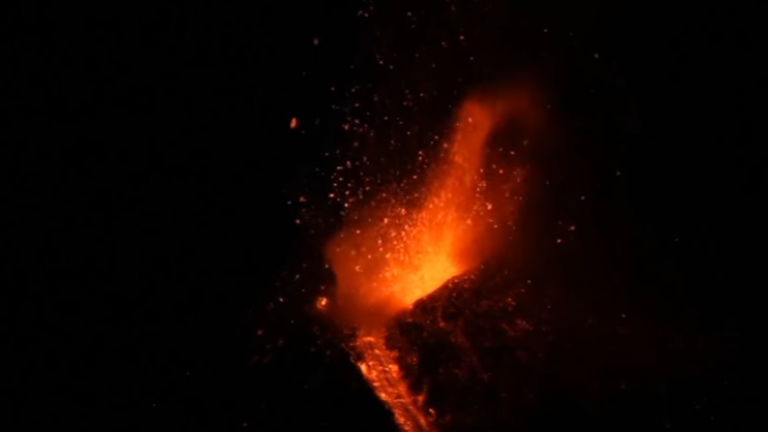 Το μεγαλύτερο και ψηλότερο ενεργό ηφαίστειο στην Ευρώπη, η Αίτνα, «ξύπνησε» και πάλι