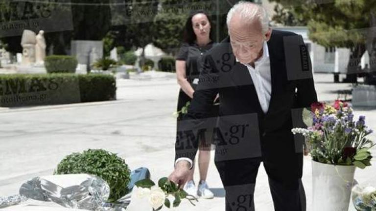 Για όλα μίλησε ο Άκης Τσοχατζόπουλος στο Α' Νεκροταφείο για τα 21 χρόνια από τον θάνατο του Ανδρέα Παπανδρέου (ΦΩΤΟ)