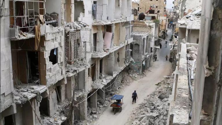 Δεκάδες χιλιάδες άμαχοι εγκαταλείπουν μαζικά την επαρχία του Χαλεπιού για να γλιτώσουν από τις σφοδρές συγκρούσεις