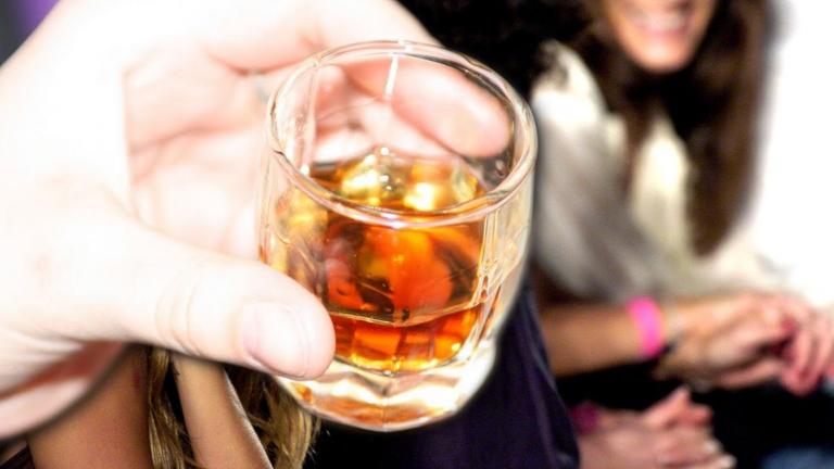 Πως το αλκοόλ συνδέεται με τις νέες μορφές καρκίνου
