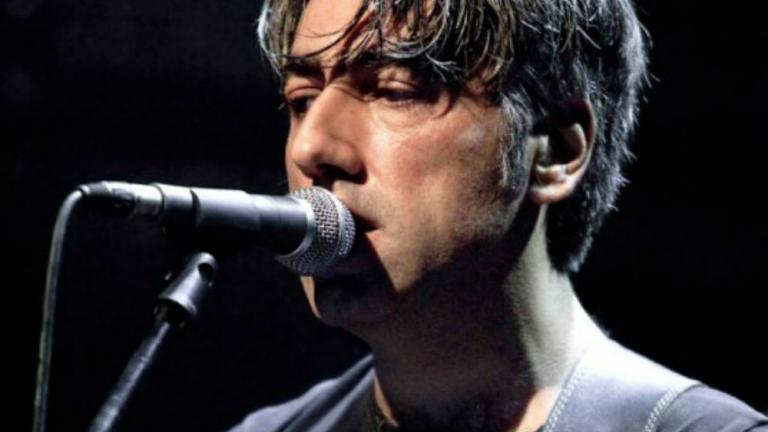 Πέθανε μετά από πολύμηνη μάχη με τον καρκίνο ο τραγουδιστής, συνθέτης, στιχουργός και συνιδρυτής του ροκ συγκροτήματος «Διάφανα Κρίνα», Θάνος Ανεστόπουλος. Την είδηση του θανάτου του, ανακοίνωσαν στο facebook οι συνεργάτες του. «Ζήστε την κάθε σας μέρα με αλήθεια, έρωτα, αγώνα και δημιουργία.Ζήστε την κάθε ημέρα σας σαν να ήταν η τελευταία σας. Γιατί συχνά στην καθημερινότητα μας μεγεθύνουμε μικρά προβλήματα παραμερίζοντας και ξεχνώντας τι σπουδαίο και μεγάλο δώρο είναι η ζωή που μας δόθηκε», έγραφε το 2015