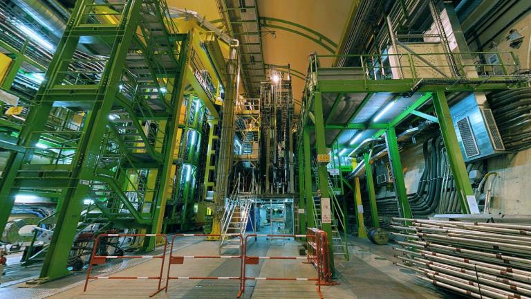 CERN: Βρέθηκαν στοιχεία πιθανών αποκλίσεων από το Καθιερωμένο Πρότυπο της σωματιδιακής φυσικής