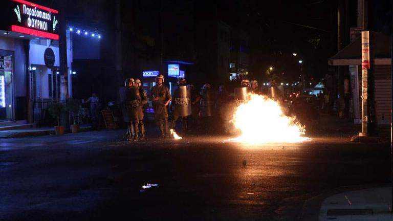 Επίθεση δέχτηκε στην πορεία για τον Π. Φύσσα το τηλεοπτικό συνεργείο το ΑΝΤ1