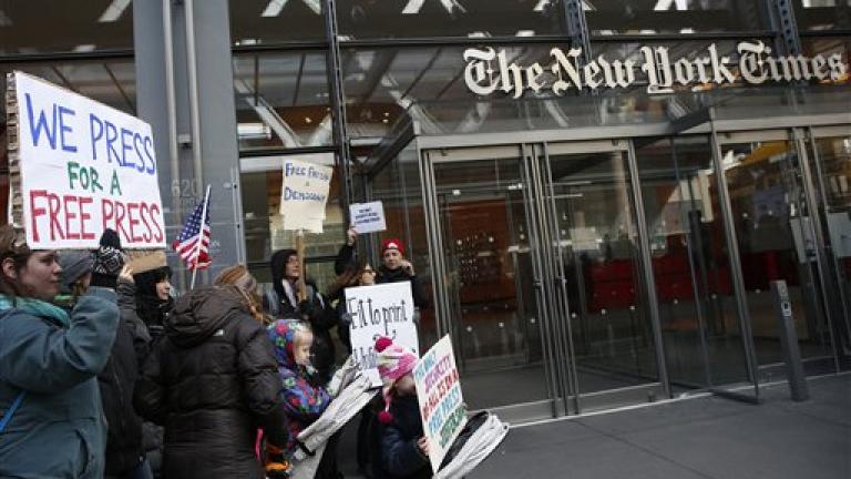 Νέα Υόρκη: η πρώτη διαδήλωση υπέρ του Τύπου μπροστά στα γραφεία των New York Times