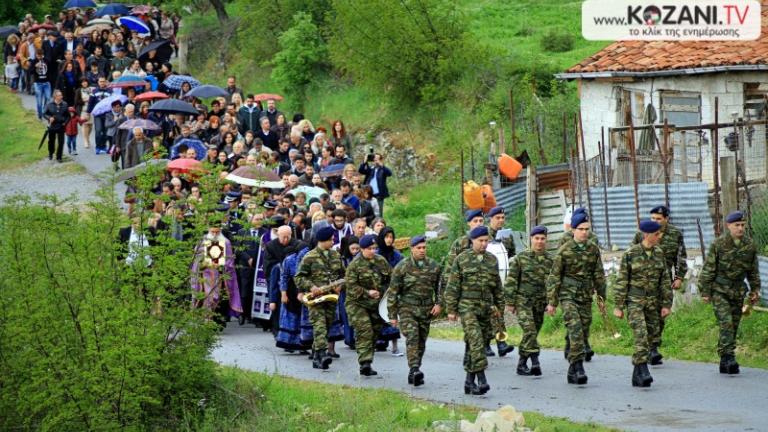 Πάσχα 2017: Οι «Λαζαρίνες», η Ανάσταση στα νεκροταφεία και τα «νεκρόδειπνα» στη δυτική Μακεδονία