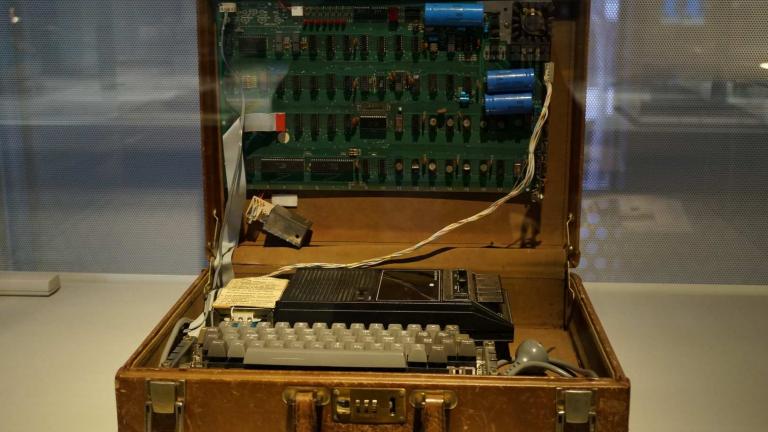 Ο πρώτος υπολογιστής της Apple πωλήθηκε για 815.000 δολάρια 