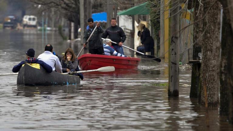 Καταστροφικές πλημμύρες στην Αργεντινή με δεκάδες χιλιάδες πληγέντες