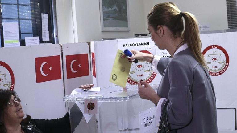 Άρχισε και στην Ελλάδα το δημοψήφισμα για τους Τούρκους 