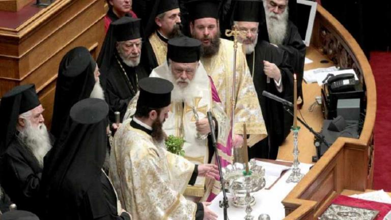 Το... κρυφτούλι του Νίκου Φίλη στον Αρχιεπίσκοπο