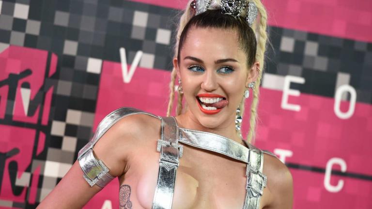 Έλεος! Tι γκάφα έκανε πάλι η Miley Cyrus; (ΦΩΤΟ)