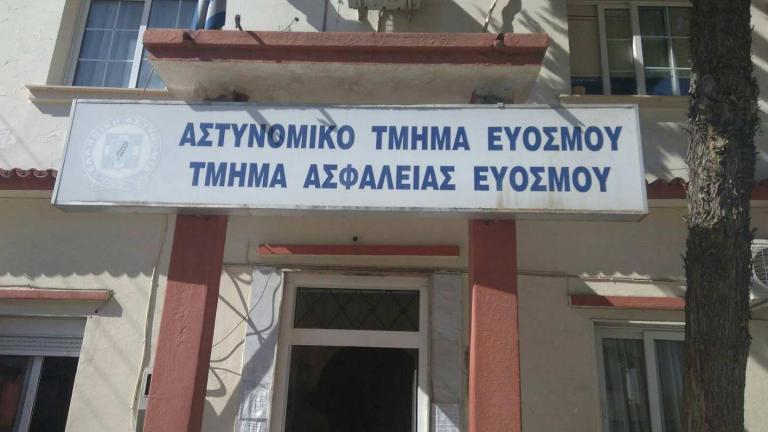 Νεαρός άντρας άρπαξε το όπλο αστυνομικού μέσα στο Α.Τ. Ευόσμου διέφυγε και αυτοπυροβολήθηκε