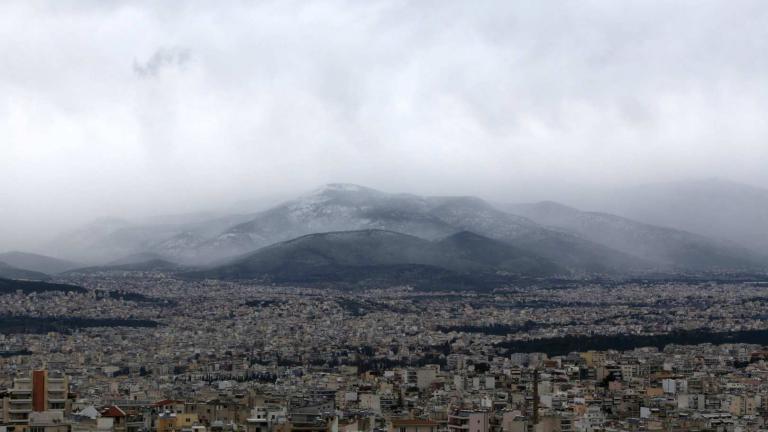 Χιόνια στην Αττική: Σε ετοιμότητα για την κακοκαιρία οι δήμοι Πειραιά και Κορυδαλλού