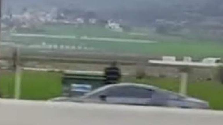 Το συγκεκριμένο αυτοκίνητο που ανέφερε ο τραγικός πατέρας εμφανίζεται σε βίντεο λίγο μετά τη σύγκρουση