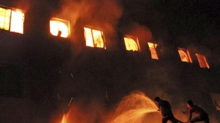 Τουλάχιστον 15 νεκροί σε πυρκαγιά που ξέσπασε σε εργοστάσιο