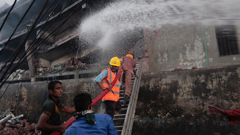 Μπαγκλαντές: Τουλάχιστον 23 είναι οι νεκροί και τουλάχιστον 24 οι τραυματίες από τη φωτιά που ξέσπασε σε εργοστάσιο