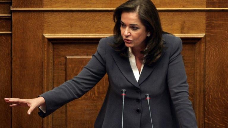 Ντόρα Μπακογιάννη: «Εικόνα διάλυσης των διπλωματικών υπηρεσιών» 