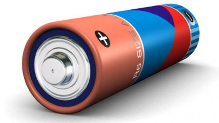 Με έναν απλό τρόπο που δεν πάει ο νους σας, θα διαπιστώσετε αν μια μπαταρία είναι γεμάτη (ΒΙΝΤΕΟ)