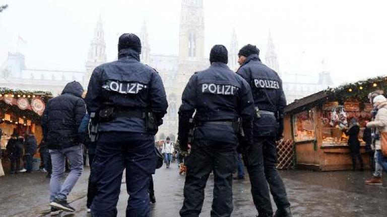 Η Αστυνομία στη Βιέννη συνέλαβε δύο Αφγανούς που είχαν πάνω τους μαχαίρια έξω από συναγωγή