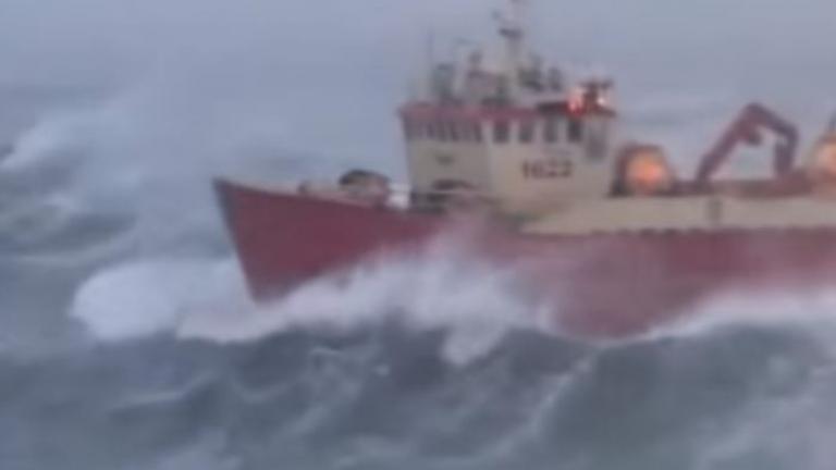 Βίντεο που σοκάρει, με 13 εκατ. views: πλοία μέσα σε σφοδρή καταιγίδα!