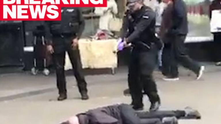 Βρετανία: Ένας ύποπτος που κρατούσε μαχαίρι συνελήφθη στο κέντρο του Μπέρμιγχαμ (ΒΙΝΤΕΟ)