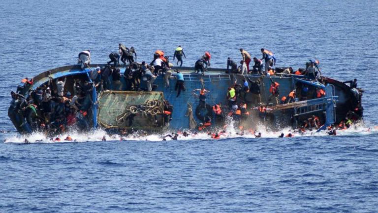 Εντοπίστηκε στις ακτές της Ιταλίας το δουλεμπορικό με τους 250 πρόσφυγες και μετανάστες!