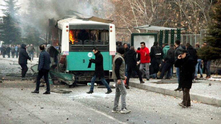 Έκρηξη με τουλάχιστον 13 νεκρούς στην Τουρκία σε λεωφορείο που μετέφερε στρατιώτες - Συγκλονιστικά video και φωτογραφίες!