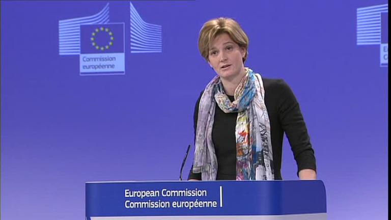 Η ΕΕ πιστεύει στους στόχους για το πρωτογενές πλεόνασμα