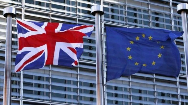 Brexit: Νέα δημοσκόπηση δείχνει ισοπαλία