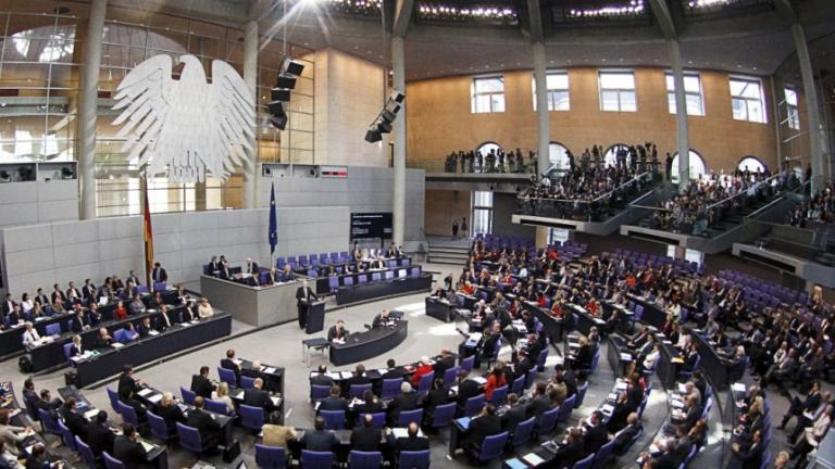 Πέρασε από την αρμόδια επιτροπή του γερμανικού Κοινοβουλίου η δόση των 8,5 δισ. ευρώ για την Ελλάδα