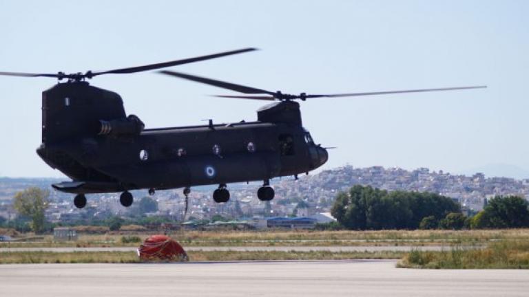 Αερομεταφορά πολυτραυματία από τη Μήλο στην Αθήνα με Chinook