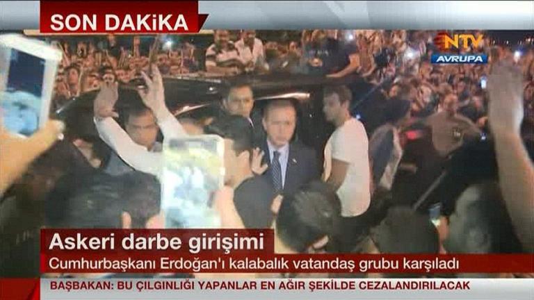 Πραξικόπημα στην Τουρκία: Αποθεωτική υποδοχή του Ερντογάν στην Κωνσταντινούπολη (ΒΙΝΤΕΟ) 