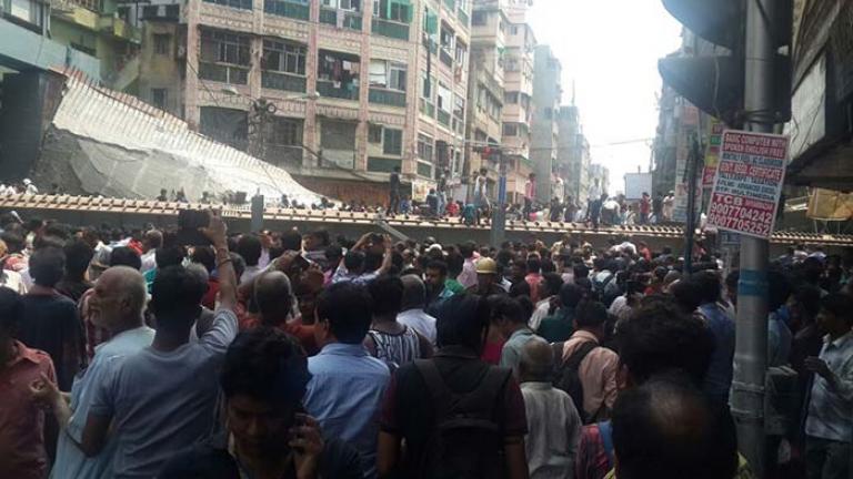 14 νεκροί και 70 τραυματίες από κατάρρευση γέφυρας στην Καλκούτα