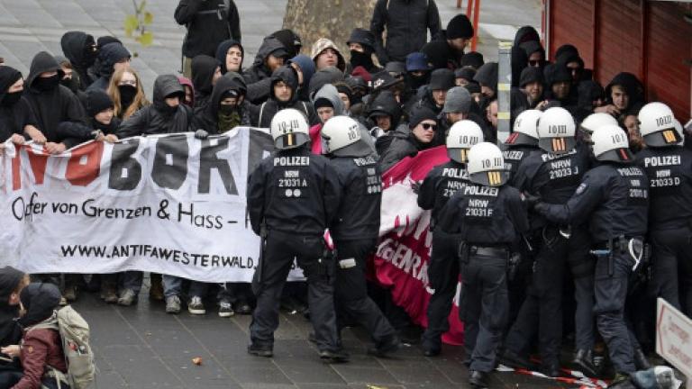 Σοβαρά επεισόδια στην Κολωνία εξαιτίας του συνεδρίου των ακροδεξιών του AfD (ΦΩΤΟ+ΒΙΝΤΕΟ)