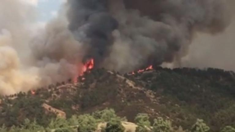 Μεγάλη φωτιά μαίνεται ανεξέλεγκτη στην Κύπρο - Εκκενώθηκαν 4 χωριά