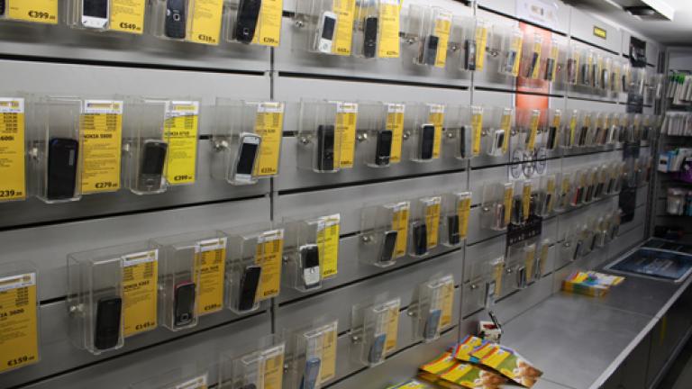 Διάρρηξη σε κατάστημα κινητής τηλεφωνίας-Έγιναν αντιληπτοί από διερχόμενο