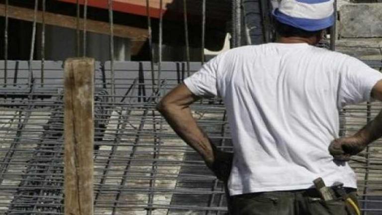 Δείτε πότε θα καταβληθεί το Δωρόσημο Χριστουγέννων σε εργατοτεχνίτες οικοδόμους