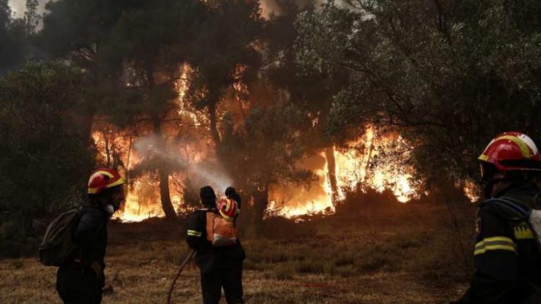 Άλλη μία δύσκολη νύχτα για την Πυροσβεστική στα Δερβενοχώρια 