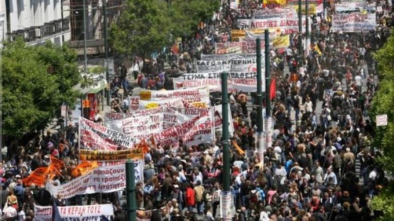 Ερχεται κοινωνική αναταραχή στην Ελλάδα εξαιτίας της λιτότητας, εκτιμά το Bloomberg