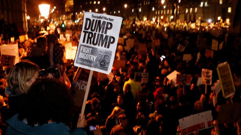  Βρετανία: Δεκάδες χιλιάδες διαδηλωτές με σύνθημα «Όχι στον Ρατσισμό, Όχι στον Τραμπ» 