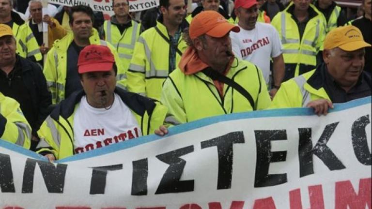 Διαμαρτυρία λιμενεργατών κατά κυβέρνησης για την πώληση του ΟΛΠ