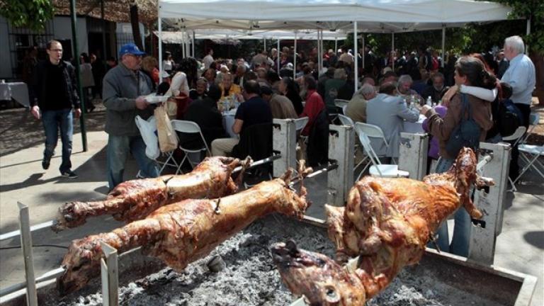 Πασχαλινό γεύμα αλληλεγγύης σε 1.000 άπορους από τον Δήμο Αθηναίων