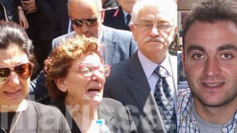 Ράγισαν καρδιές στην κηδεία του κυβερνήτη του μοιραίου Χιούι- Συνάδελφοι, συγγενείς και φίλοι είπαν το στερνό αντίο στον αγαπημένο τους Δημοσθένη: "Θα μεγαλώσω τα παιδιά μας με αξιοπρέπεια", σπάραζε η σύζυγος- Συντετριμμένη η μητέρα, μονολογεί ο πατέρας: Έχασα το καμάρι μου (ΦΩΤΟ-ΒΙΝΤΕΟ)