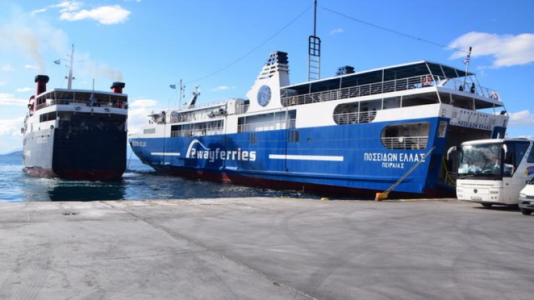 Σύγκρουση δύο επιβατηγών πλοίων στο λιμάνι της Αίγινας