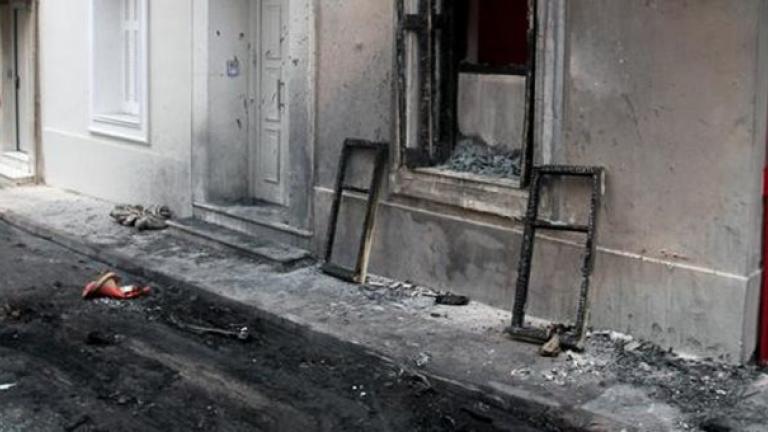 Νέα επίθεση με βόμβες μολότοφ στη διμοιρία που φυλάει το σπίτι του Φλαμπουράρη